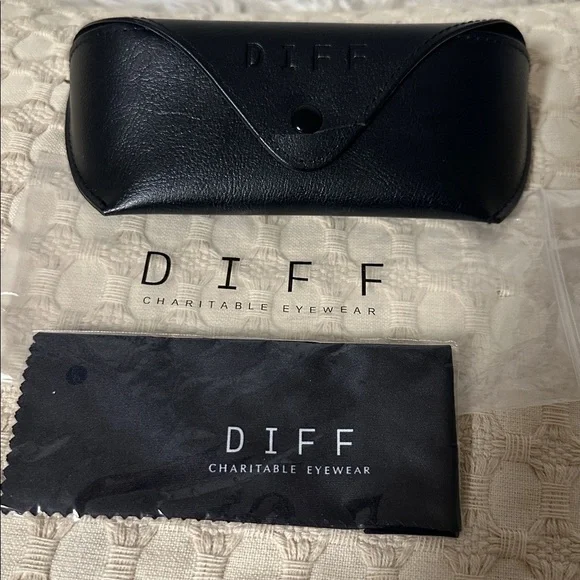 DIFF Becky II Cream Tortoise Oversized Cat Eye Sunglasses for Women - Picture 9 of 9